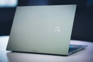 ASUS Zenbook S 13 OLED (UM5302), Laptop Ultra Portabel dan Powerful
